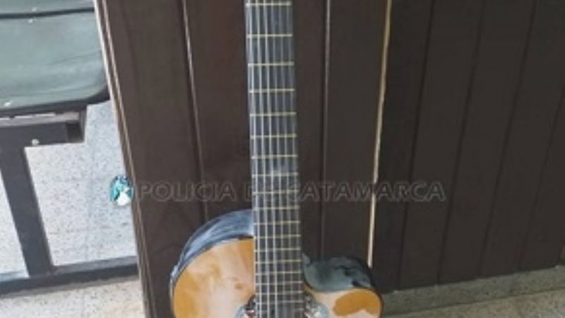Lo detienen con una guitarra robada