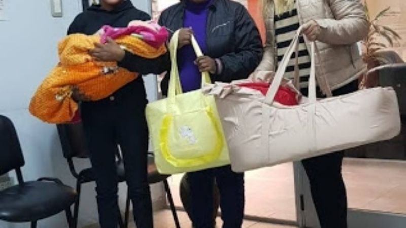 UATRE entrega ajuar y moisés en Santa María