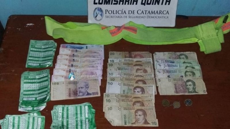 Cobraba estacionamiento medido con boletas vencidas