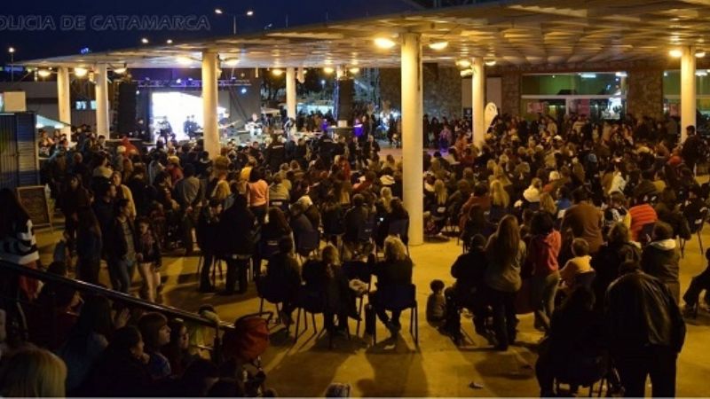 Banda de Música de la Policía brindó una retreta musical en el Poncho