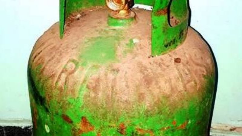 Atraparon a ladrones de garrafas y familiares agredieron a los policías