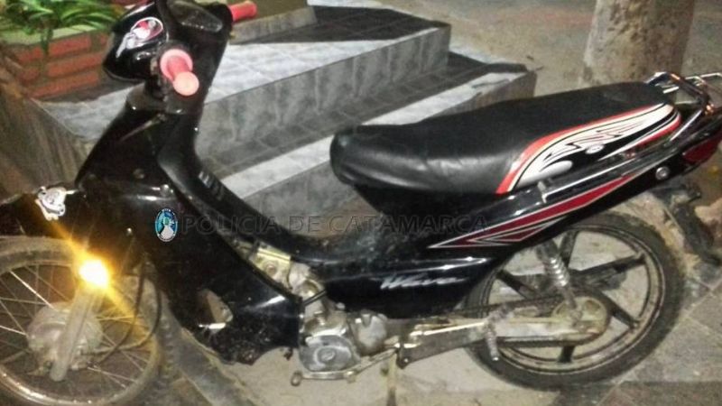 Mujer robó un celular y policías lo encontraron en manos de un sujeto