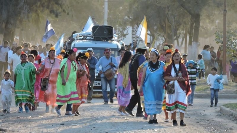 Multitudinaria muestra de fe en el paso de la Virgen del Valle por Pichanal