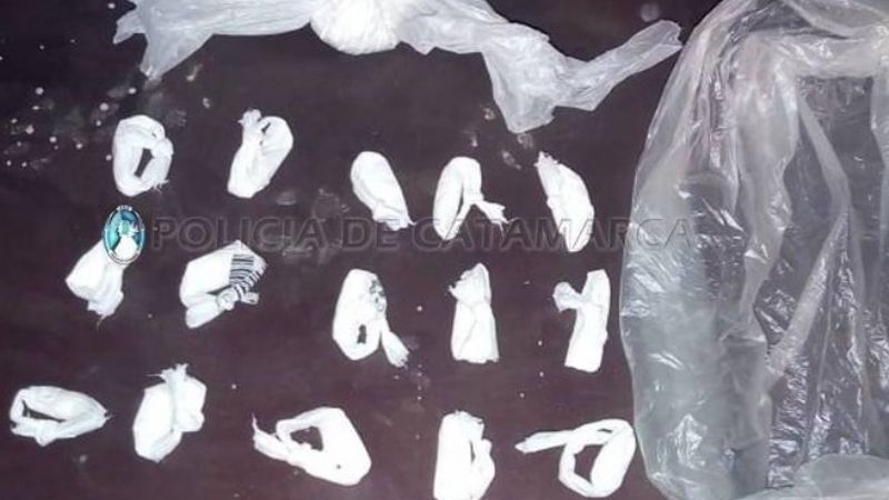 Lo notaron nervioso y le encontraron casi 40 dosis de cocaína