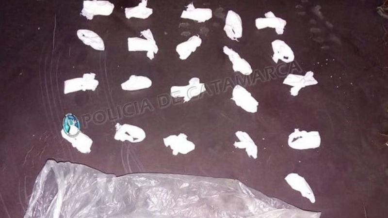 Lo notaron nervioso y le encontraron casi 40 dosis de cocaína