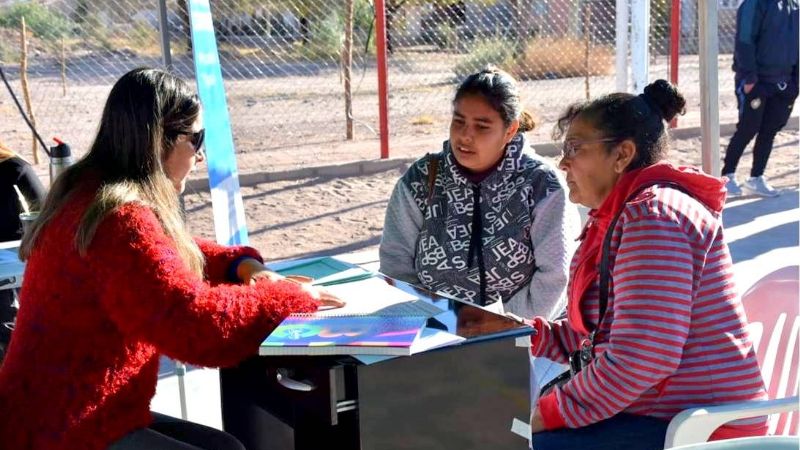 Nóblega participó de una jornada institucional en barrio Los Robledo