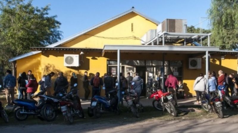 Mujeres reclaman que no aparecieron en el listado de viviendas