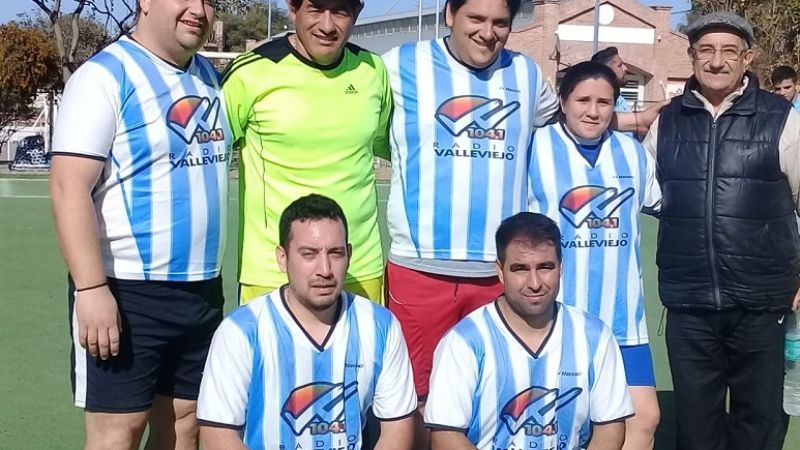 Batacazo de Los Únicos, que bajaron a Botineros