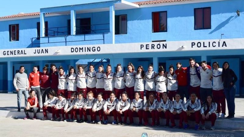 El plantel de fútbol femenino de River Plate en Catamarca