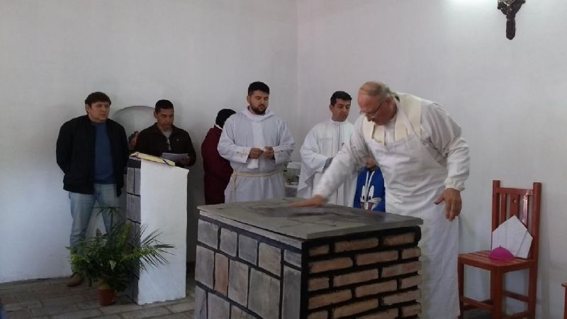 Inauguraron la capilla "Nuestra Señora del Carmen" y consagraron del altar