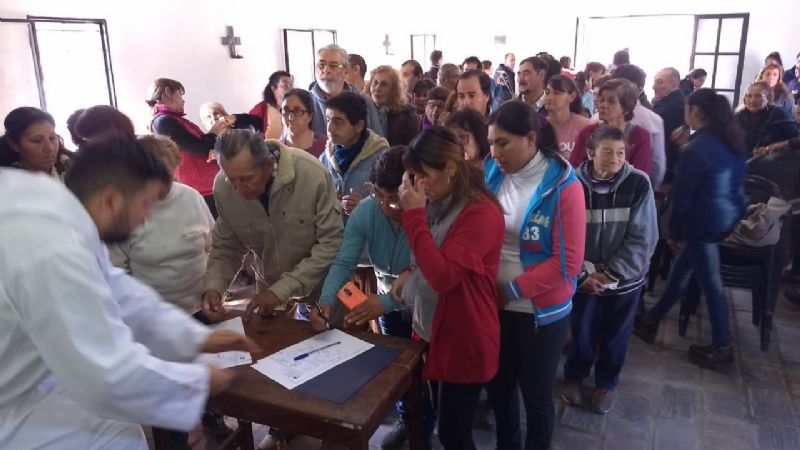 Inauguraron la capilla "Nuestra Señora del Carmen" y consagraron del altar