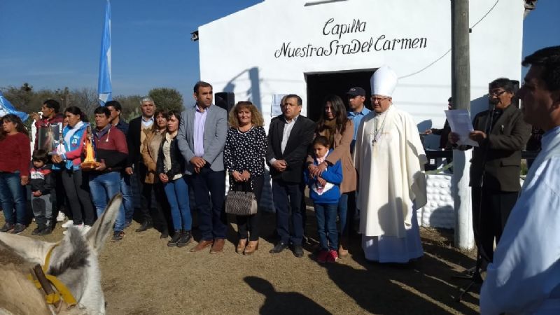 Inauguraron la capilla "Nuestra Señora del Carmen" y consagraron del altar