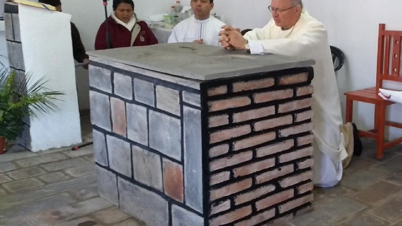 Inauguraron la capilla "Nuestra Señora del Carmen" y consagraron del altar