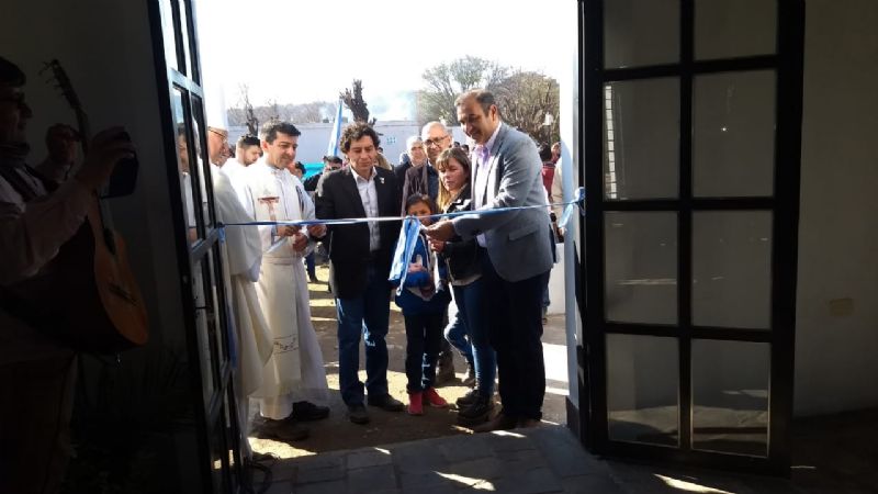 Inauguraron la capilla "Nuestra Señora del Carmen" y consagraron del altar