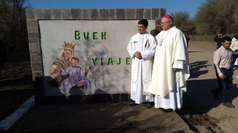Inauguraron la capilla "Nuestra Señora del Carmen" y consagraron del altar