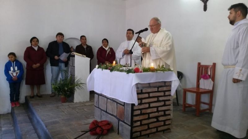 Inauguraron la capilla "Nuestra Señora del Carmen" y consagraron del altar