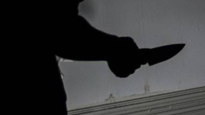 Violencia extrema: Una mujer y un hombre se acuchillaron