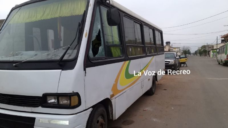 Rompieron vidrios de un colectivo en Recreo
