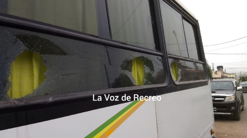 Rompieron vidrios de un colectivo en Recreo