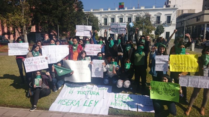 Repudio de mujeres a Urbanc: “practica el odio y la división social”