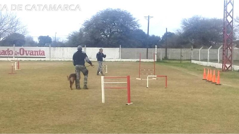 La División Canes visitó una escuela deportiva en Santa Rosa
