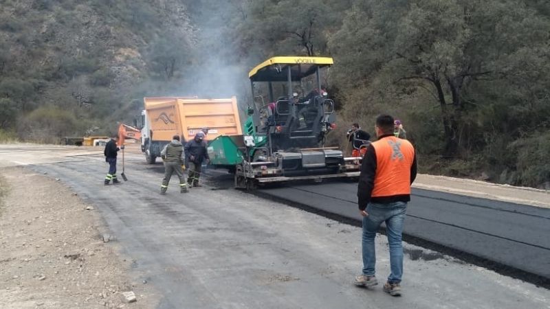 Se inició la pavimentación de los tramos dañados en la Cébila