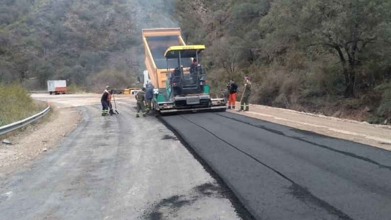 Se inició la pavimentación de los tramos dañados en la Cébila