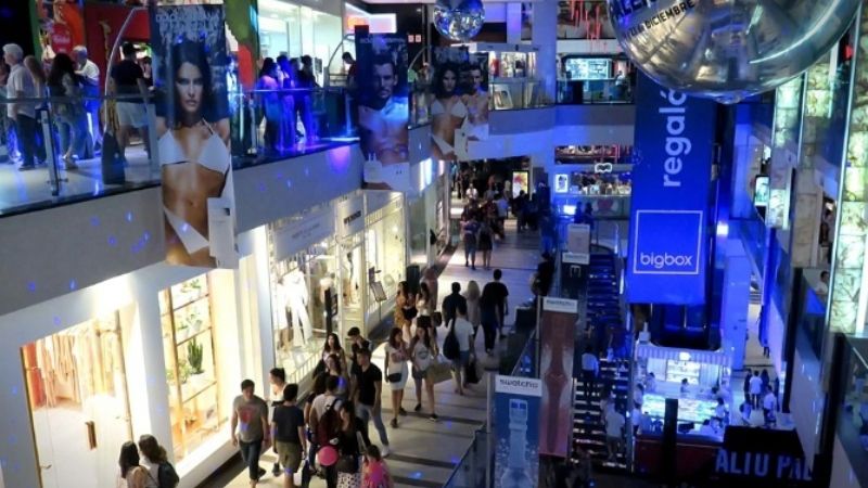Once meses en rojo: las ventas en los supermercados cayeron 13,5% y en shoppings 18,7%