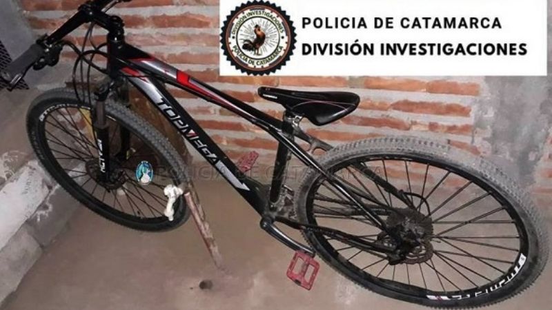 En registro domiciliario secuestran bicicleta robada