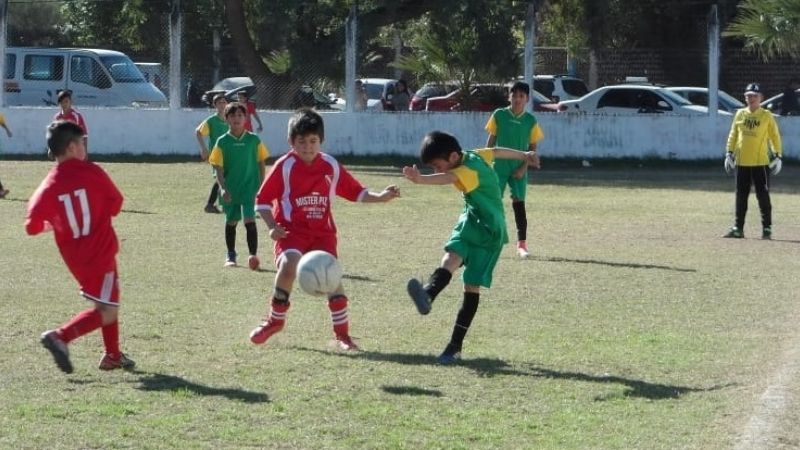 Por la lluvia, Infantiles chacareros pasan al domingo