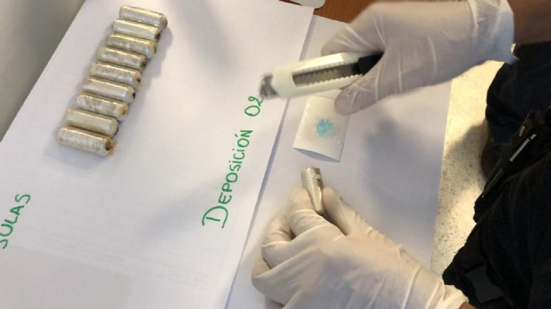 Detienen a una “mula” con más de 80 cápsulas de cocaína en el estómago