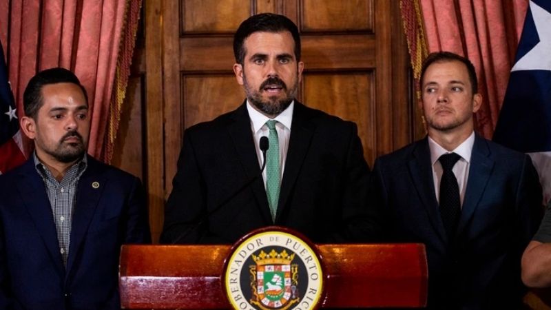 Renunció el gobernador de Puerto Rico por el escándalo "chatgate"