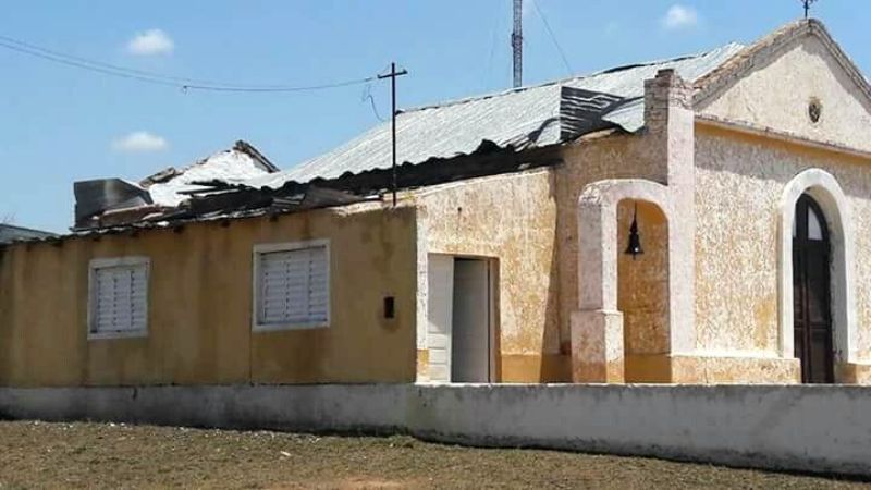 Como hace dos años, la capilla San Roque sigue sin techo, a la intemperie