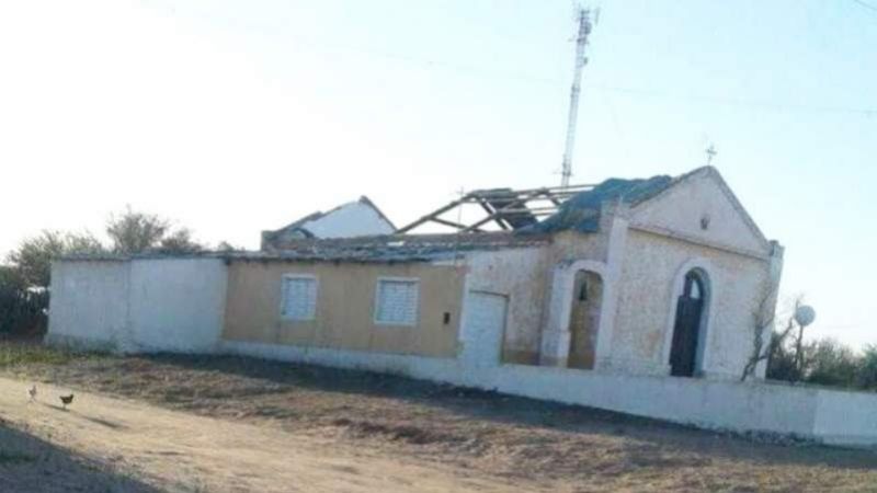 Como hace dos años, la capilla San Roque sigue sin techo, a la intemperie