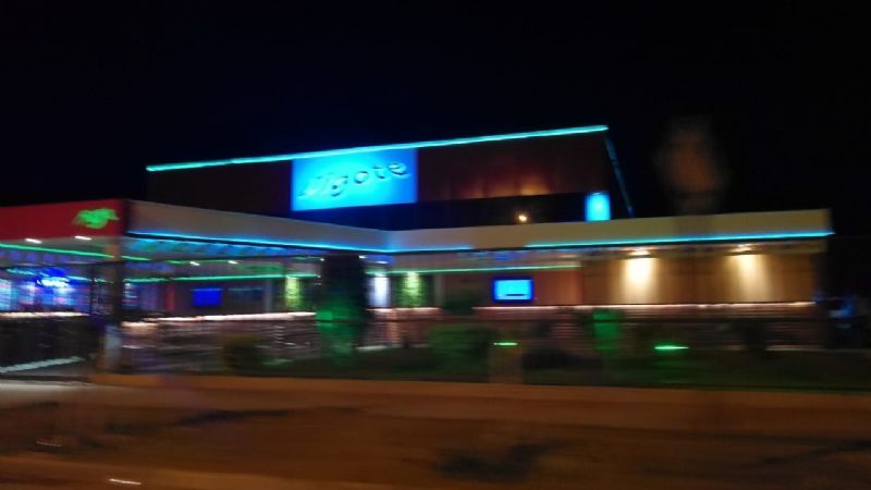 Atrapan a un joven que robó un celular en un boliche