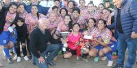 EL INTENDENTE JALILE entregó la Copa y los 40 mil pesos para las campeonas.