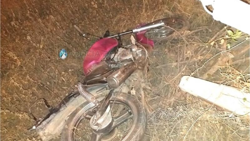 Grave choque entre un taxi y una moto