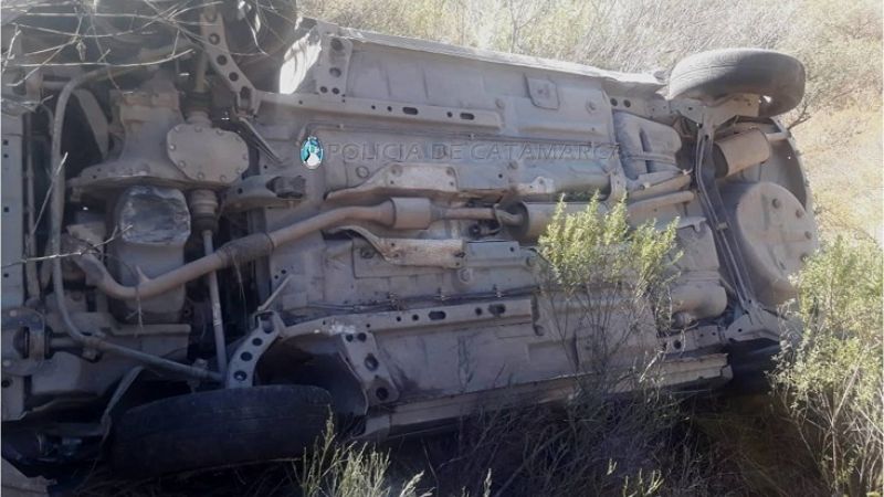 Auto se desbarrancó 600 metros en la cuesta de Los Angeles