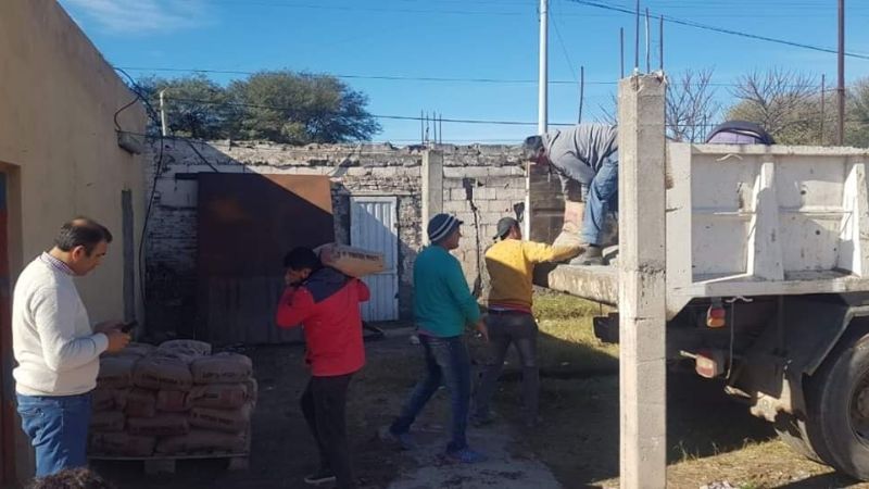 Entregaron 40 bolsas de cemento para obras en el club San Martín