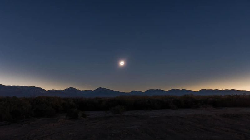 El momento máximo del eclipse en imágenes