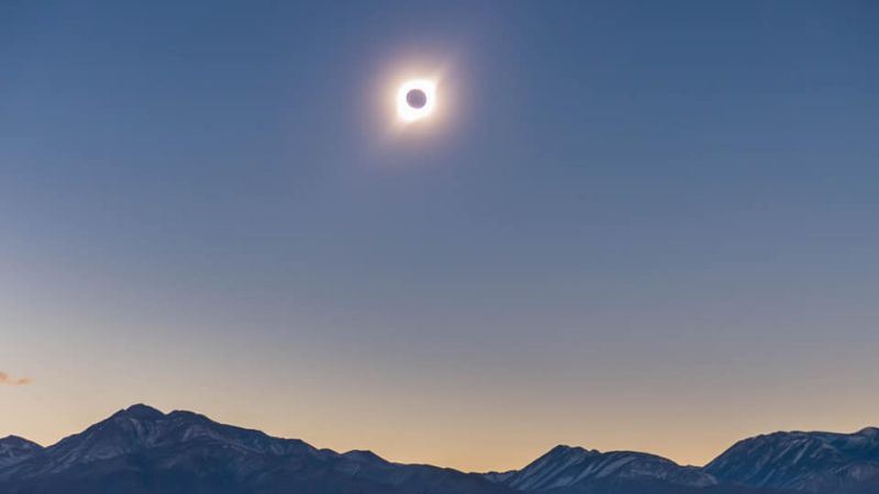 El momento máximo del eclipse en imágenes