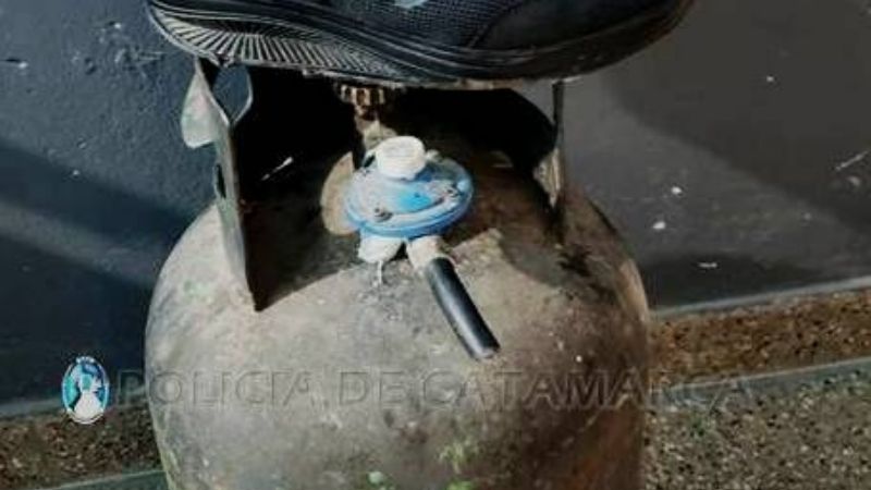 Ladrones dejaron en una casa una garrafa, zapatillas y celular