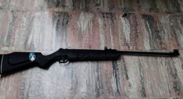 Allanamiento en Santa María: secuestran un rifle