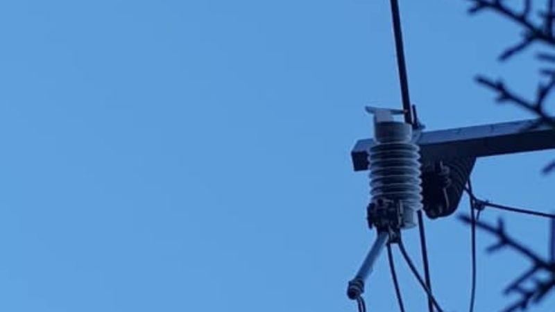 Cambio de postes en Pomán