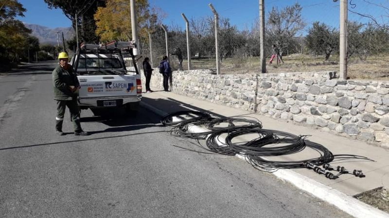 Cambio de postes en Pomán