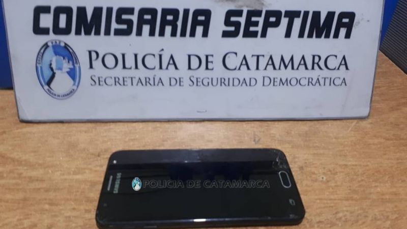 Aprehenden a un joven por arrebatarle el celular a un adolescente