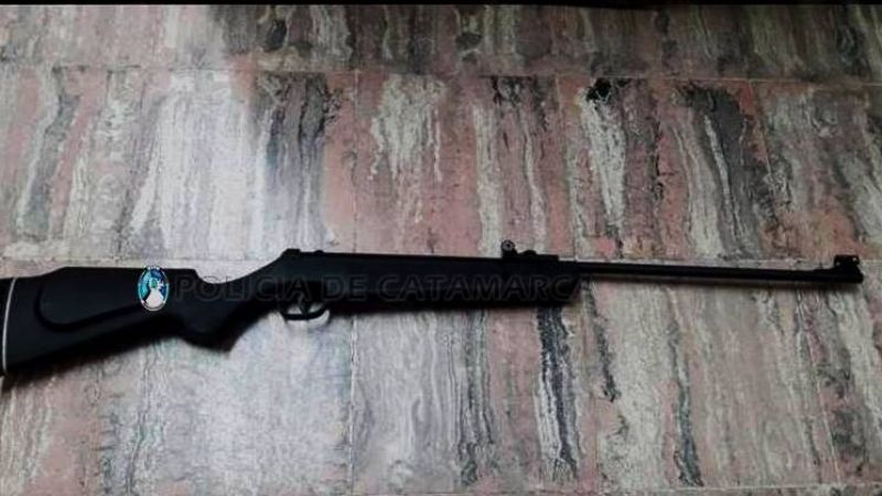 Le disparó a un niño con un rifle de aire comprimido