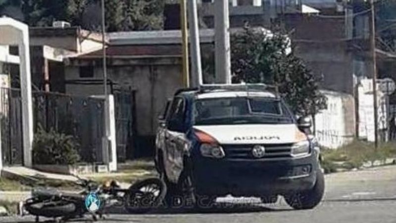 Motociclista chocó con un taxi