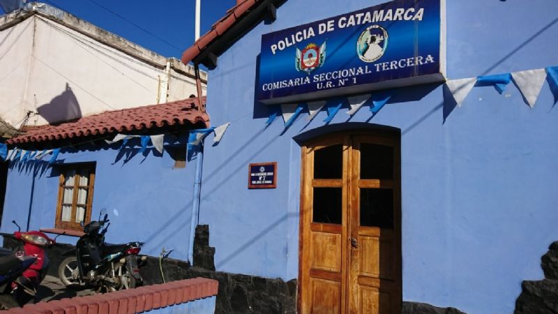 Robó sillas, mesas e imágenes de santos y las dejó en un techo