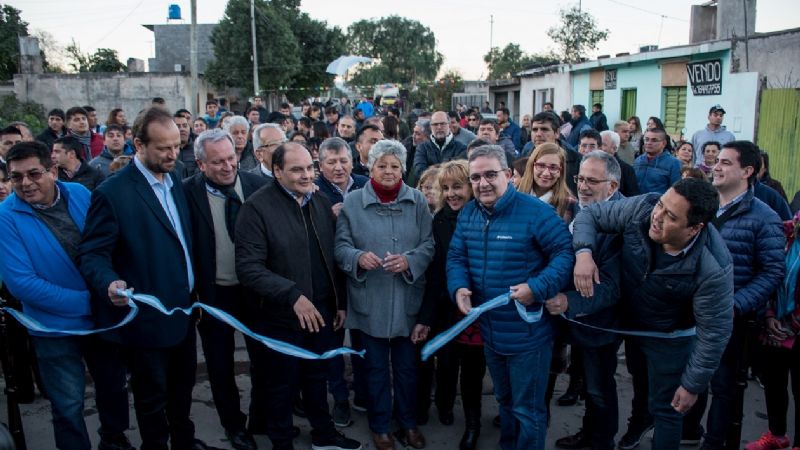 Jalil inauguró la obra de pavimento del barrio Juan Domingo Perón